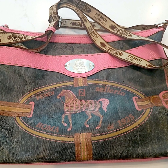 UNIQUE VERY RARE VINTAGE PINK FENDI SELLERIA SPALMATI MESSENGER/CROSS BODY BAG. - Picture 1 of 16